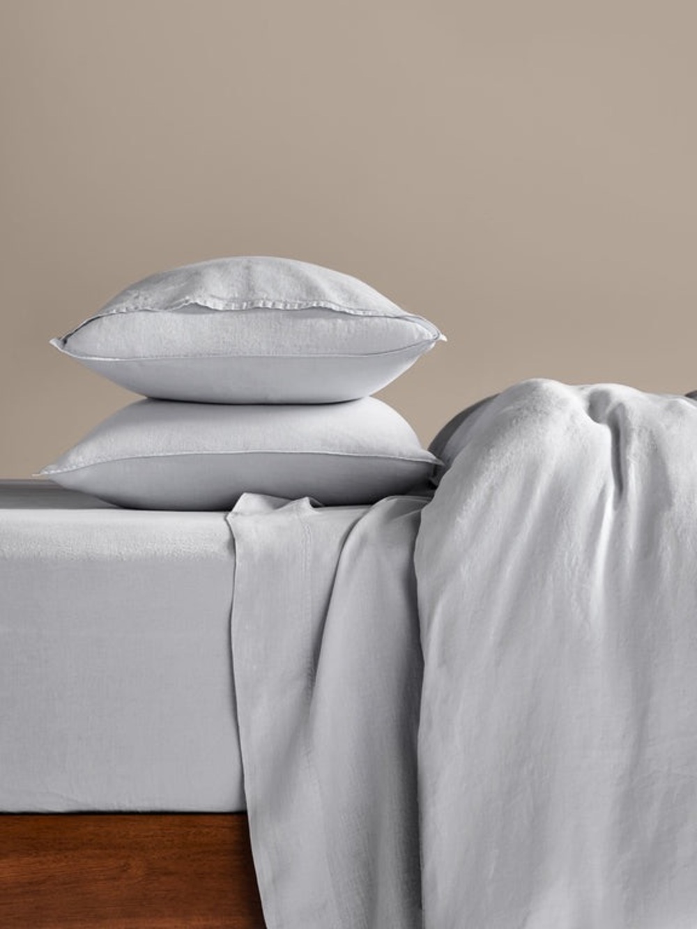 Brooklinen Queen Washed European Linen Duvet Cover Plus Pillow Shams in Fog